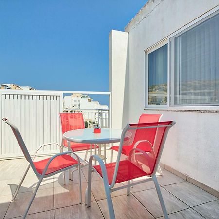 Appartement HV12 - Sea Front Penthouse with unique Views! à San Pawl il-Baħar Extérieur photo