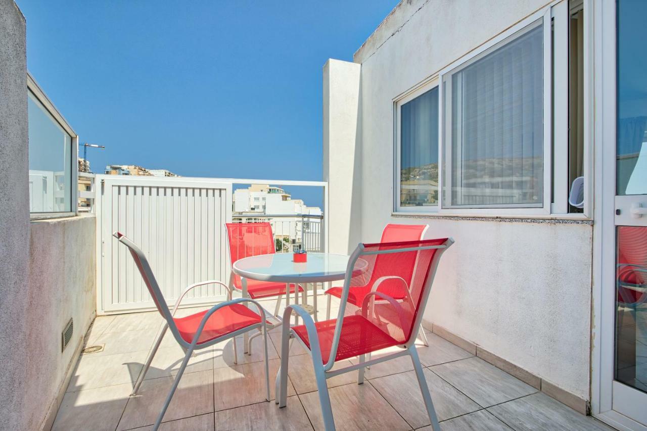Appartement HV12 - Sea Front Penthouse with unique Views! à San Pawl il-Baħar Extérieur photo