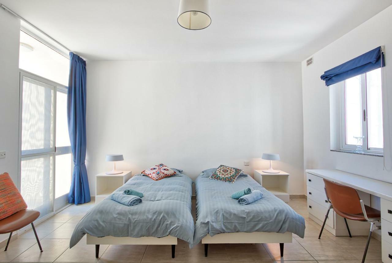 Appartement HV12 - Sea Front Penthouse with unique Views! à San Pawl il-Baħar Extérieur photo