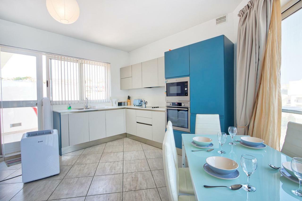 Appartement HV12 - Sea Front Penthouse with unique Views! à San Pawl il-Baħar Extérieur photo